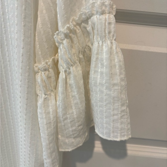 Medium Sheer White Ann Taylor Flounce Short Sleeve Blouse - Picture 2 of 8